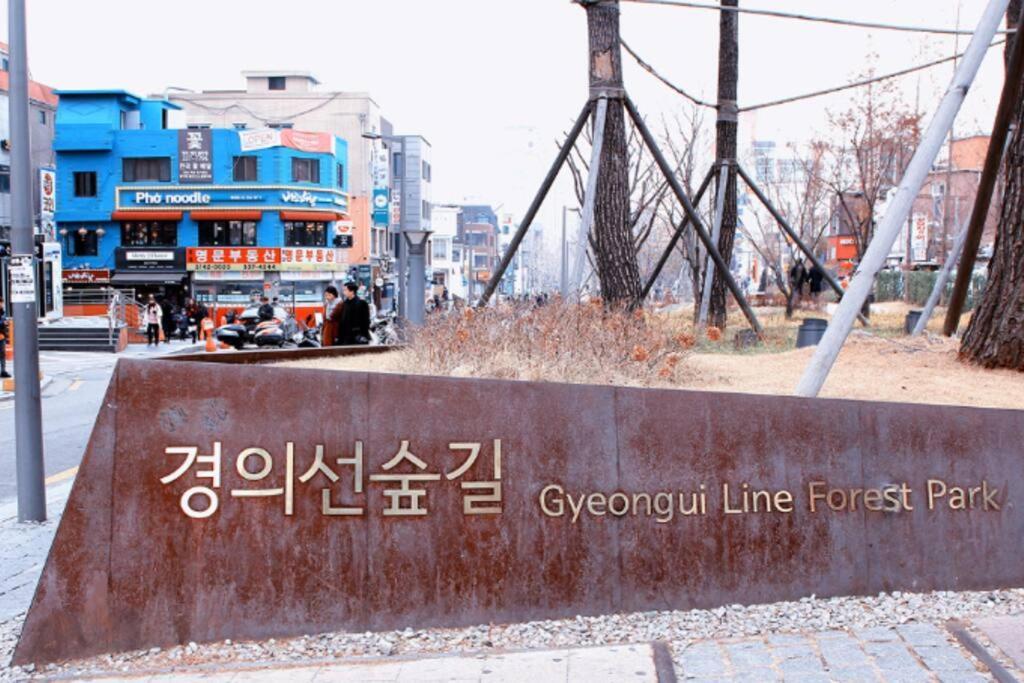 Hongdae Luxury: Family-friendly Private House With Open Balcony Villa Seoul
