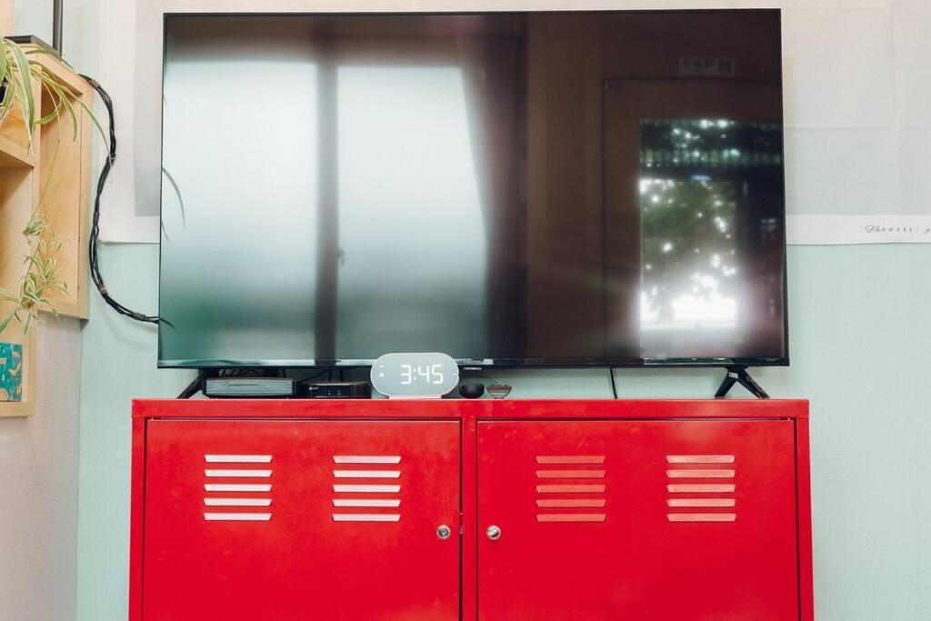 Hongdae Luxury: Family-friendly Private House With Open Balcony Villa Seoul