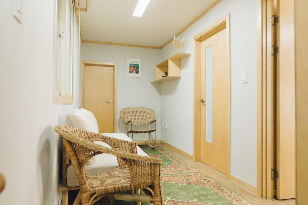 Hongdae Luxury: Family-friendly Private House With Open Balcony