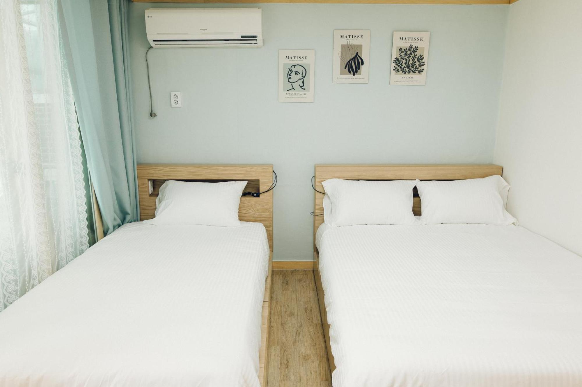 Hongdae Luxury: Family-friendly Private House With Open Balcony Villa Seoul