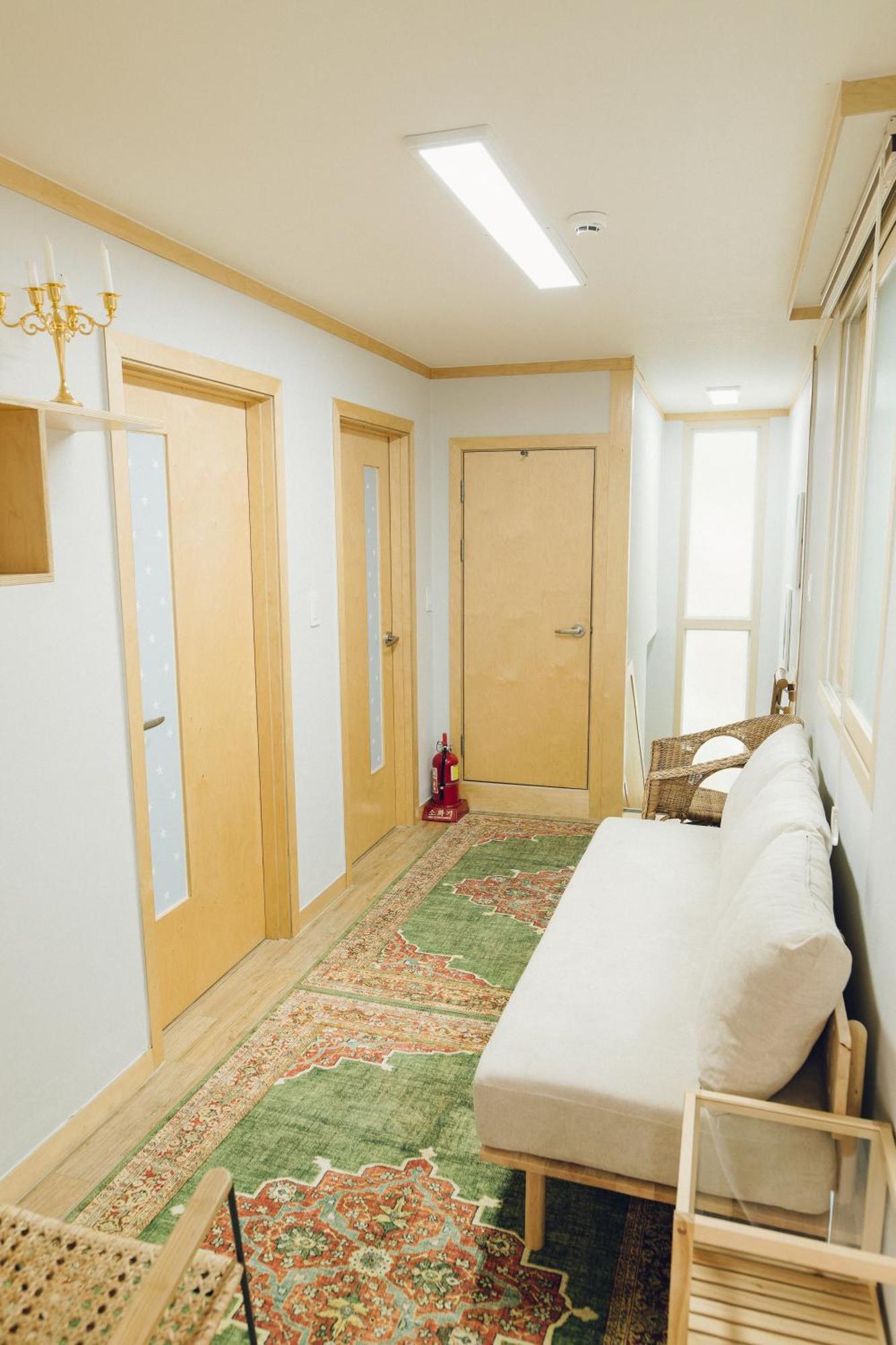 Hongdae Luxury: Family-friendly Private House With Open Balcony