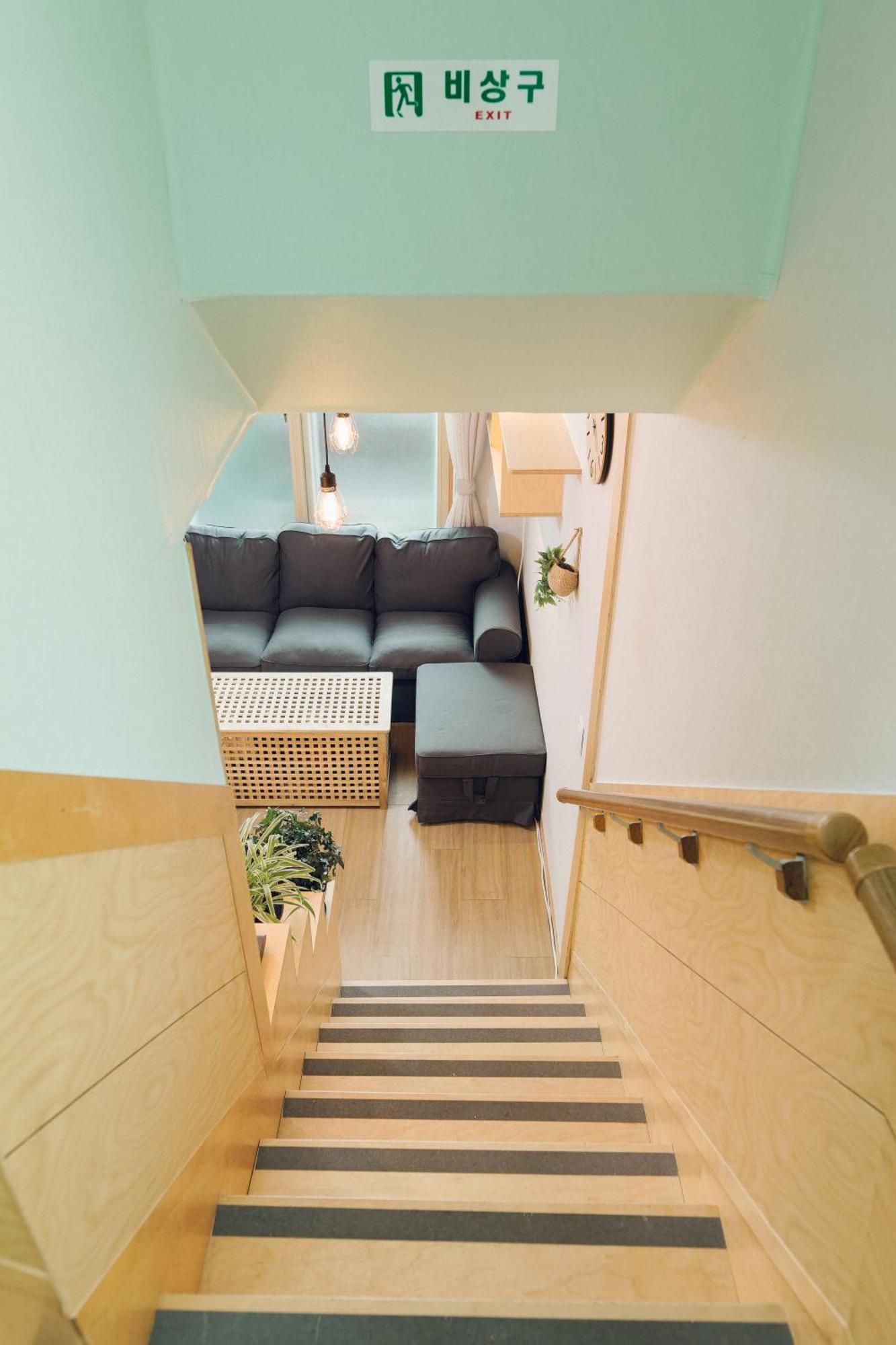 Hongdae Luxury: Family-friendly Private House With Open Balcony * Seoul