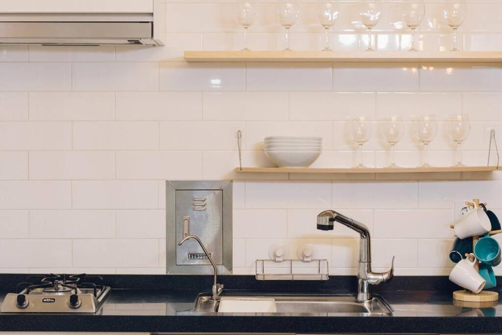 Hongdae Luxury: Family-friendly Private House With Open Balcony * Seoul