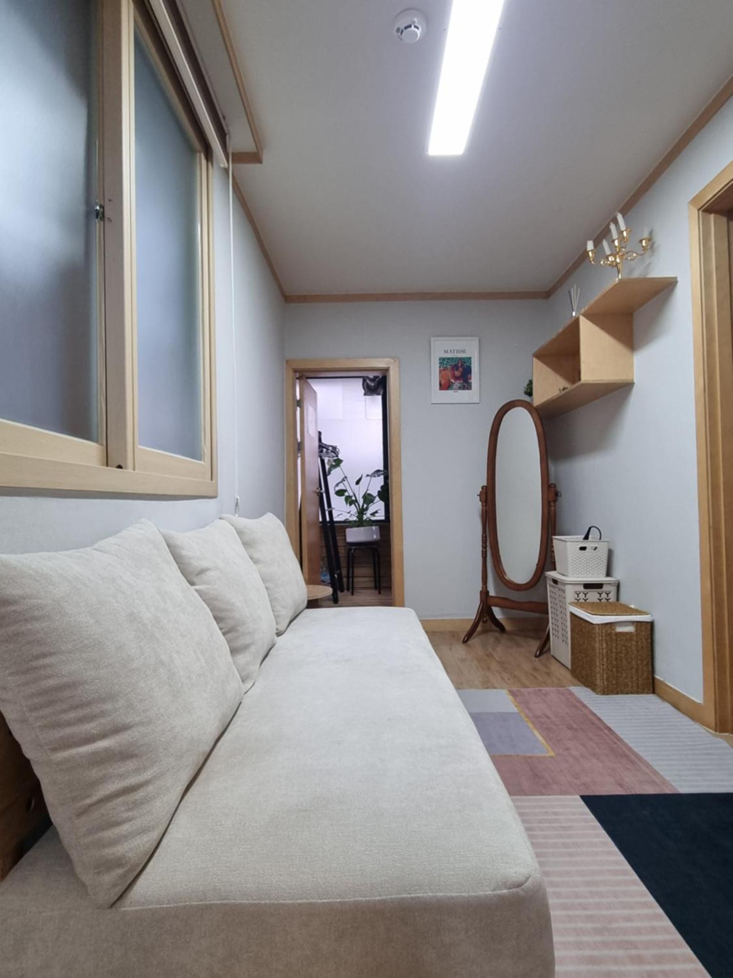 Hongdae Luxury: Family-friendly Private House With Open Balcony Villa