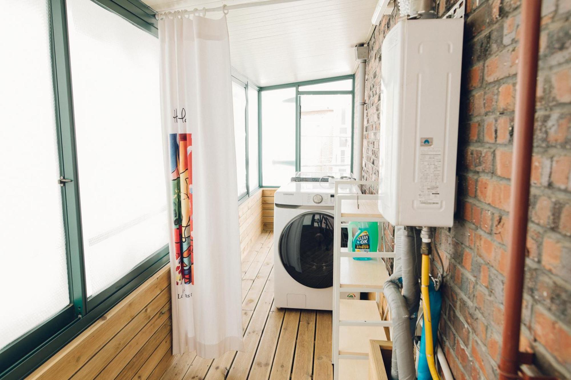 Hongdae Luxury: Family-friendly Private House With Open Balcony * Seoul